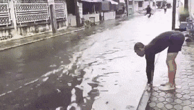 廣州人：窮我都未驚過，我會(huì)驚臺(tái)風(fēng)+暴雨？