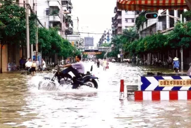 1998年，廣州暴雨的情景 /?圖自網(wǎng)絡(luò)