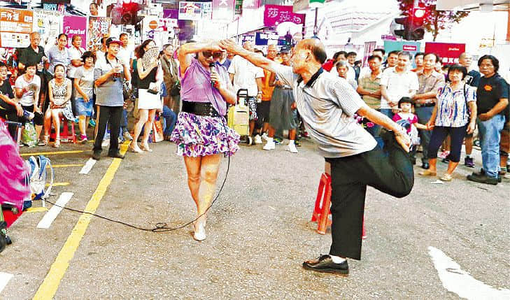 在香港，有條萬人朝圣的街即將被“殺”