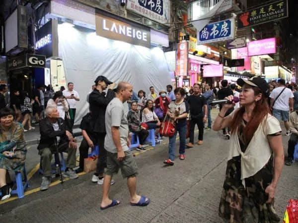 在香港，有條萬人朝圣的街即將被“殺”