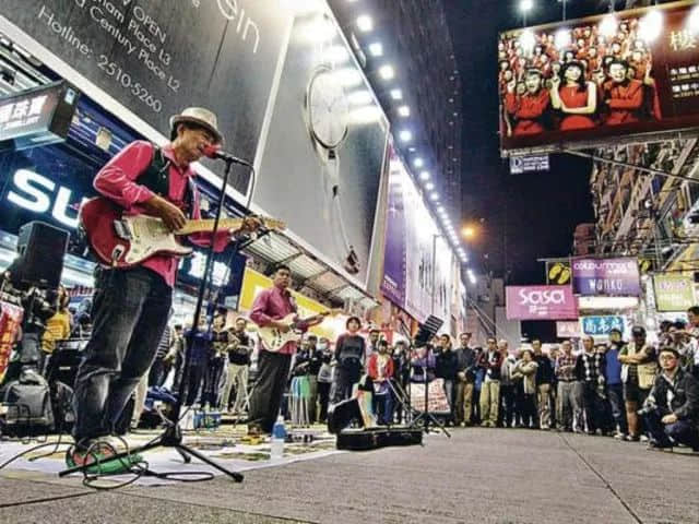 在香港，有條萬人朝圣的街即將被“殺”