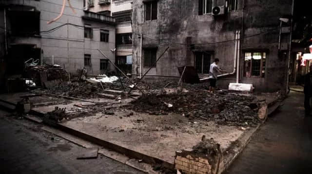 在香港，有條萬人朝圣的街即將被“殺”