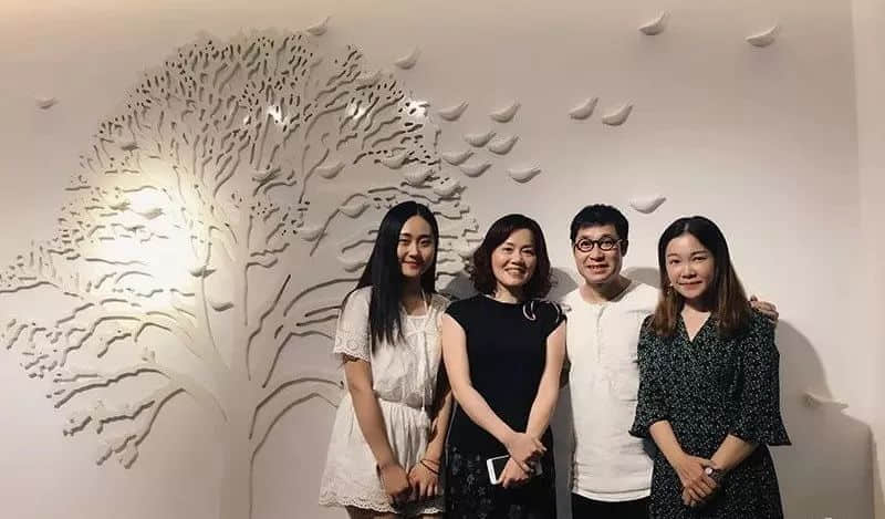 在這裡，你或許會(huì)遇到西關(guān)小姐……