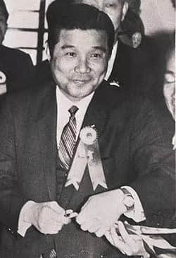 江湖大佬龍哥：以前我冇得揀，依家想做返個人！