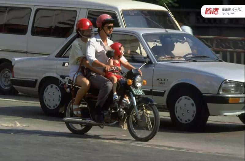 一輛摩托車，折疊了三個時代的廣州