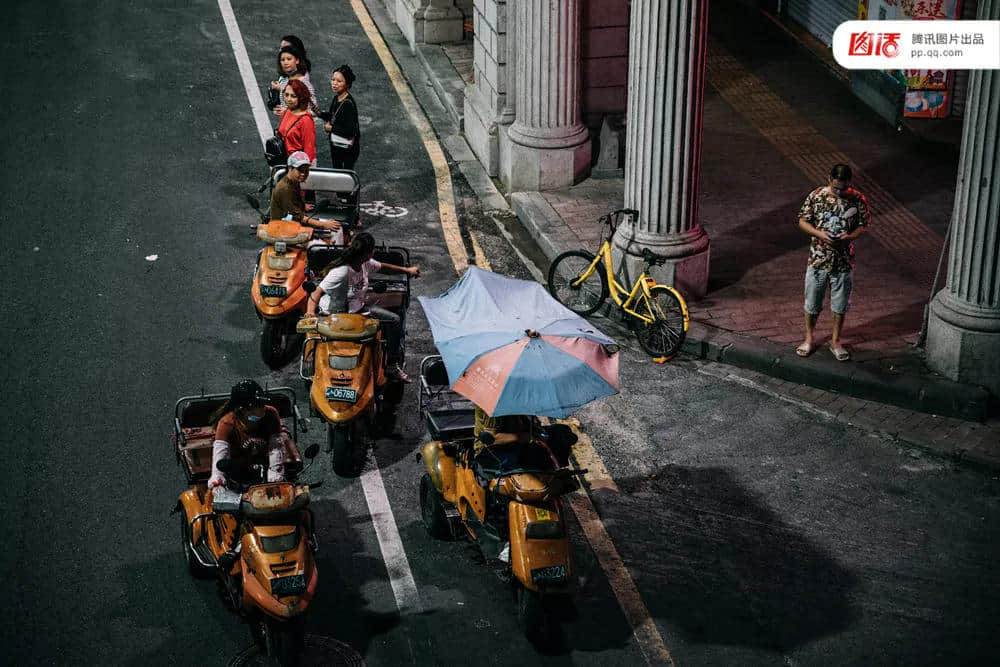 一輛摩托車，折疊了三個時代的廣州