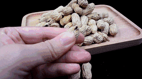 童年絕版零食大測評，廣東人最愛的是________?
