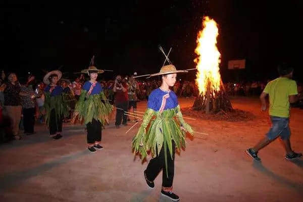 廣東人，你們的中秋，現(xiàn)在只剩下月餅和放假了嗎？