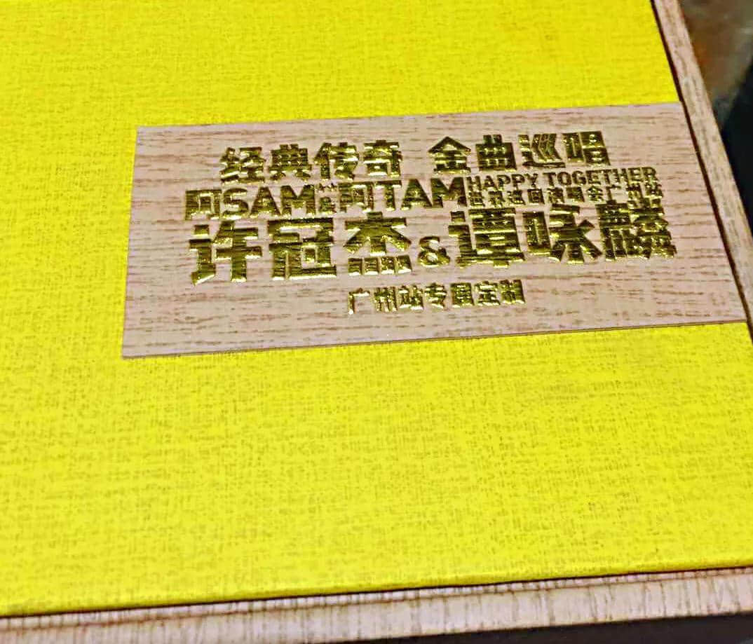 今天起全城派送 | 許冠杰譚詠麟12月15日廣州演唱會限量珍藏定制版【領結&絲巾禮盒】購VIP套票即可擁有，先到先得！