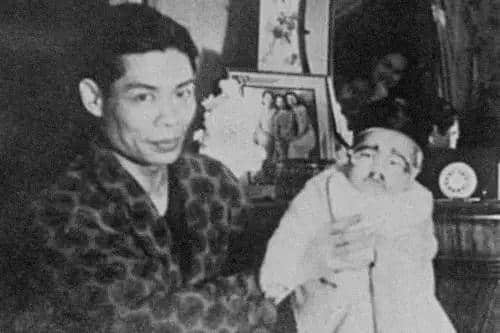 唔好再問(wèn)佛山人識(shí)唔識(shí)無(wú)影腳！因?yàn)辄S飛鴻自己都唔識(shí)！