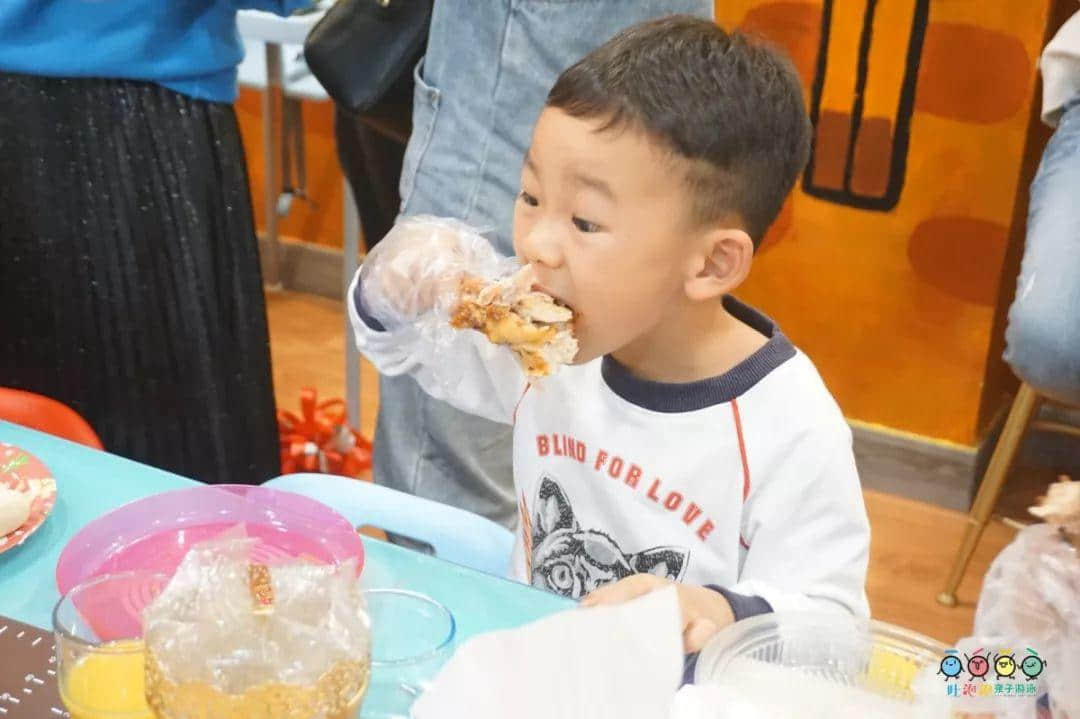 吐泡泡天河店周年慶典“圣誕歡樂頌 親子水上趴”引爆廣州親子游泳圈 吐泡泡天河店周年慶典“圣誕歡樂頌 親子水上趴”引爆廣州親子游泳圈