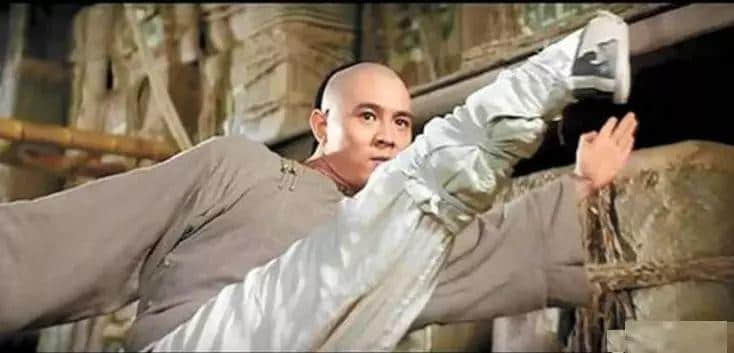 唔好再問(wèn)佛山人識(shí)唔識(shí)無(wú)影腳！因?yàn)辄S飛鴻自己都唔識(shí)！