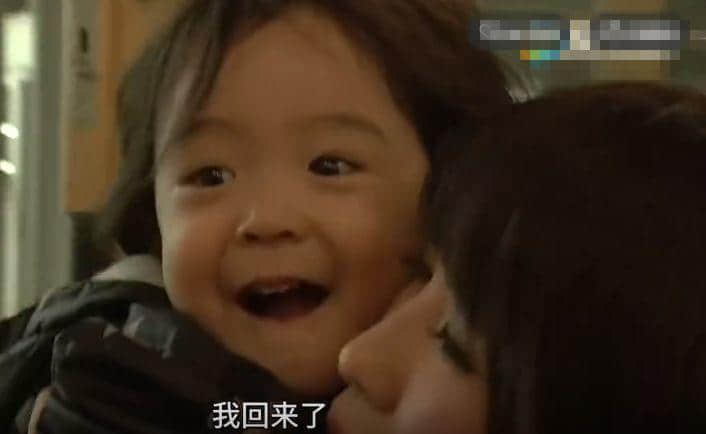 凌晨2點才關門的幼兒園讓人心酸：抱起磚就沒法抱你，放下磚就沒法養(yǎng)你 | 夜讀