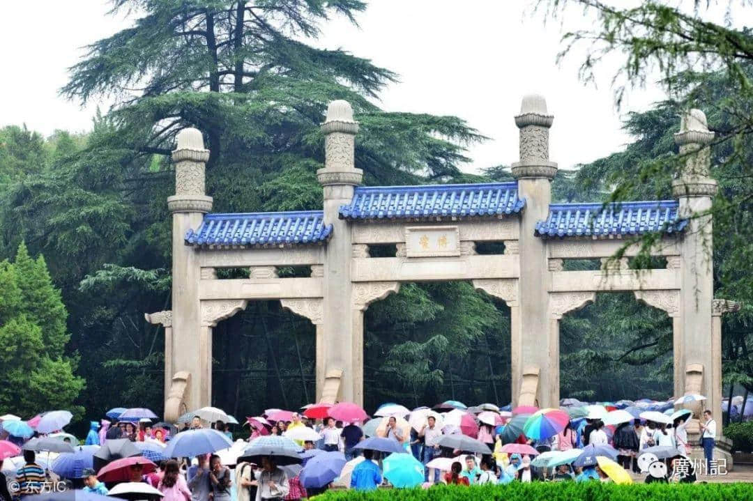 西湖花市起咗一座唔太吉利嘅牌坊，你仲會去逛花街麼？