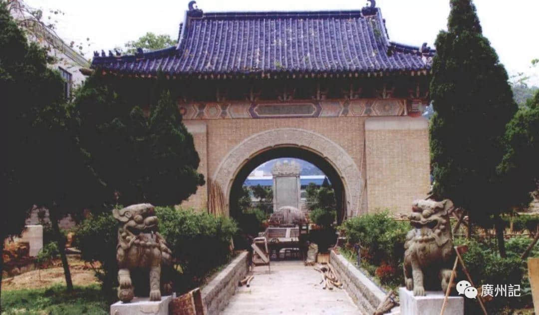 西湖花市起咗一座唔太吉利嘅牌坊，你仲會去逛花街麼？