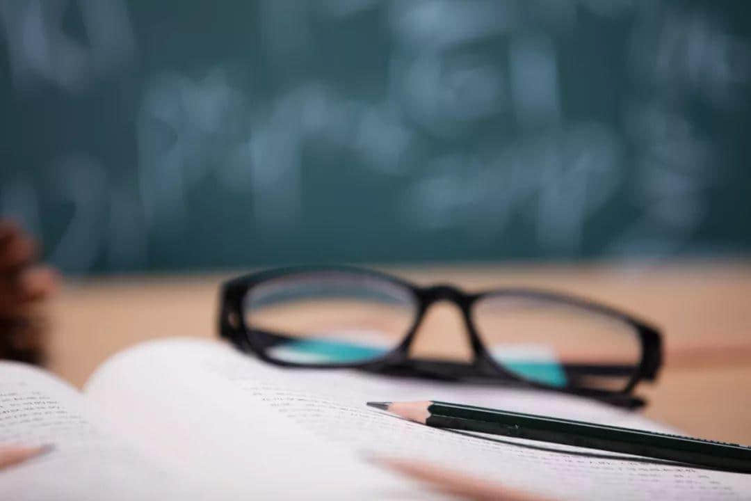 刷爆朋友圈的《致華陽(yáng)家長(zhǎng)的一封信》，竟是抄襲外國(guó)網(wǎng)文！