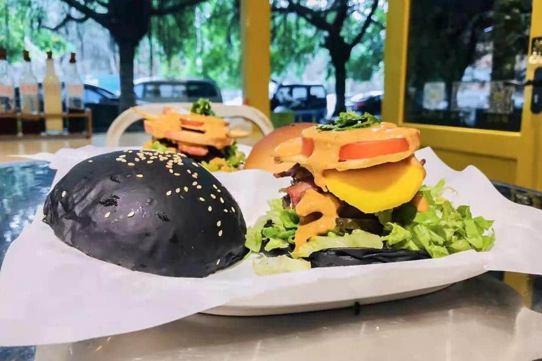 這家大學(xué)城里的隱秘漢堡店，讓你知道漢堡真正的味道