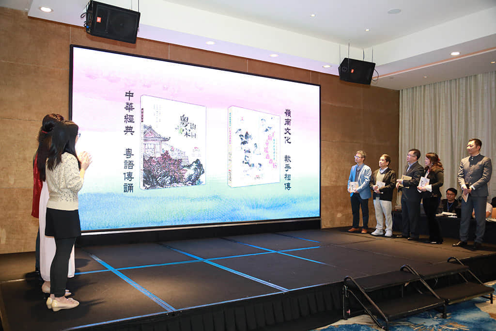 創(chuàng)作團隊為新書揭幕