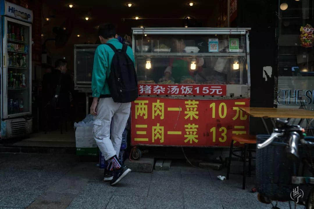 月薪五六百，蝸居棠下村