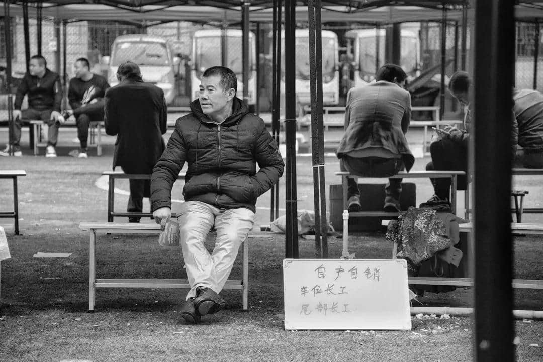 廣州制衣廠月薪上萬(wàn)招不到人？我們?nèi)樈⒖禈?lè)村看了看