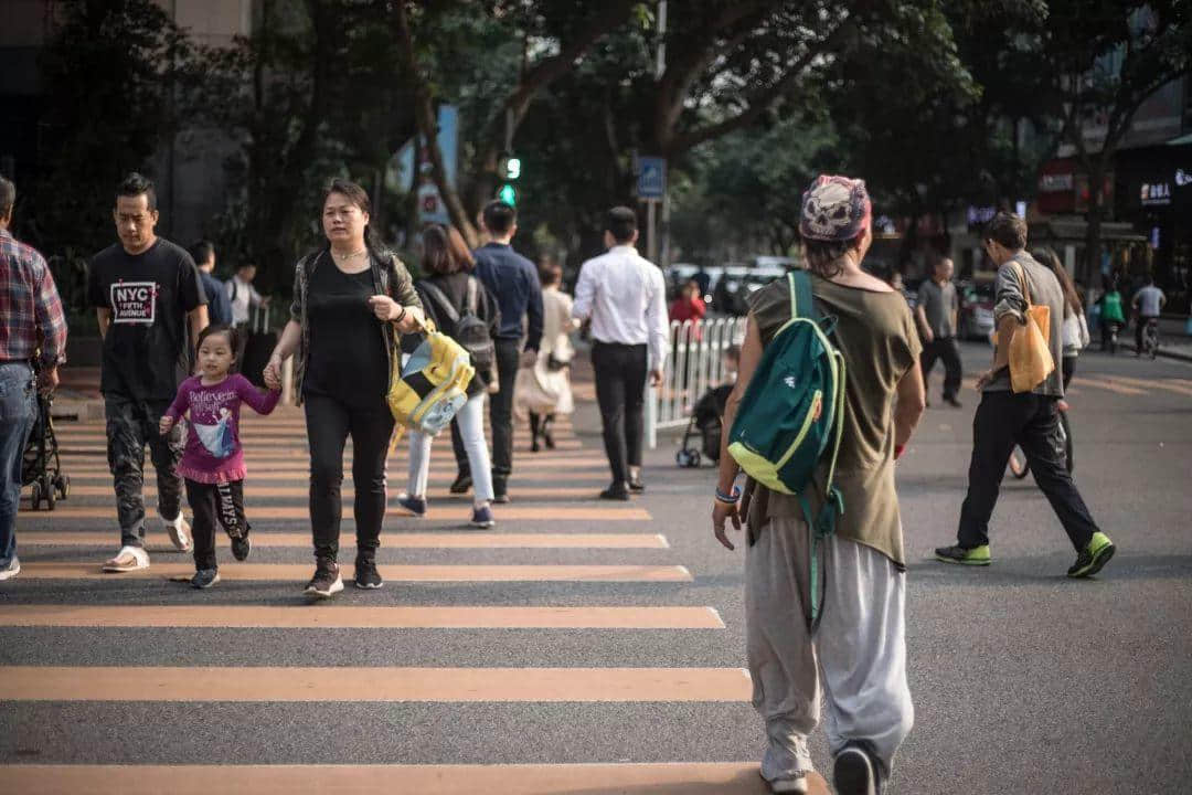 在本該跳廣場舞的年紀(jì)里，他卻選擇了跑酷