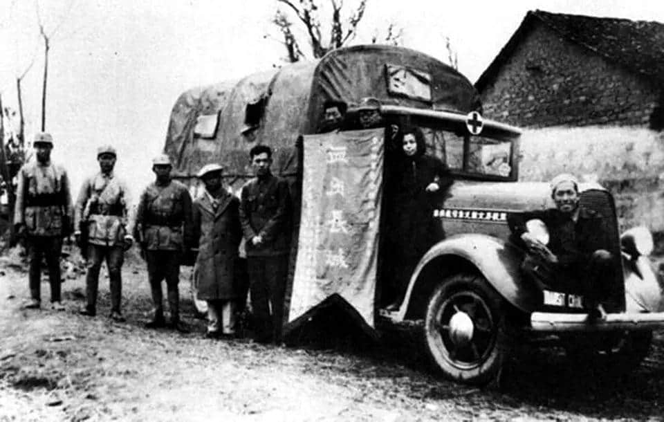九龍工人給八路軍送來他們捐贈的救護(hù)車