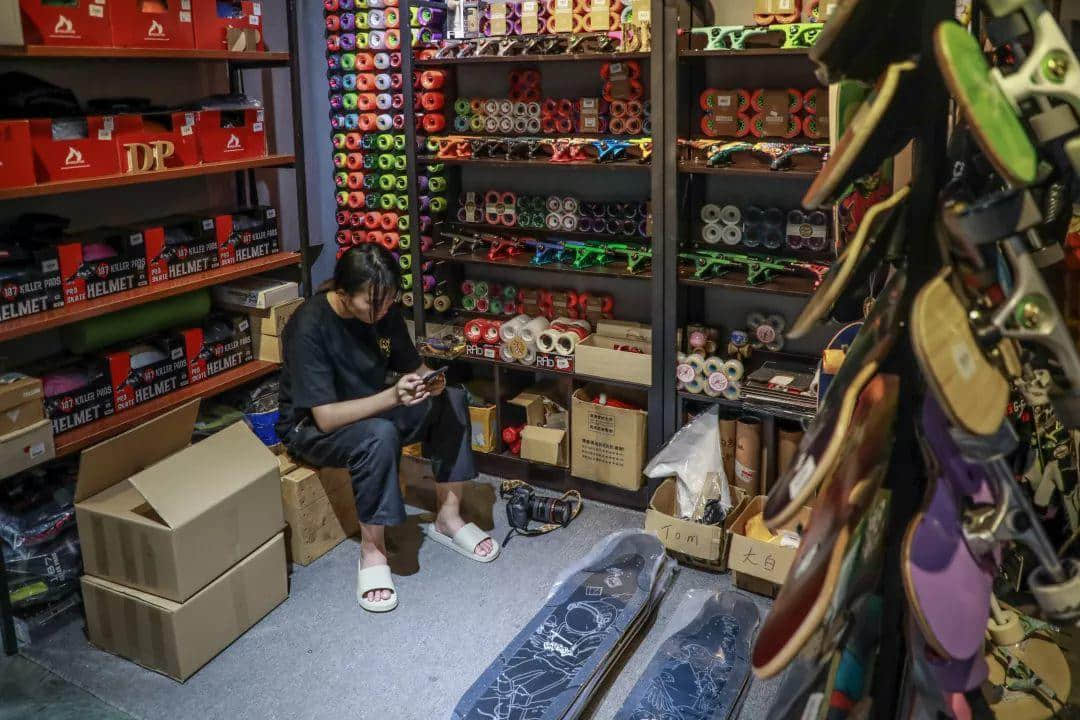 這是你在廣州能找到的唯一一間長板實體店 這是你在廣州能找到的唯一一間長板實體店