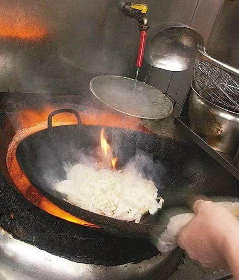 干炒牛河VS濕炒牛河，哪一款最能留住廣東人的心？