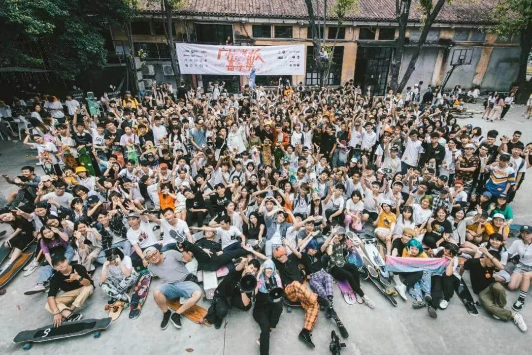 這是你在廣州能找到的唯一一間長板實體店 這是你在廣州能找到的唯一一間長板實體店