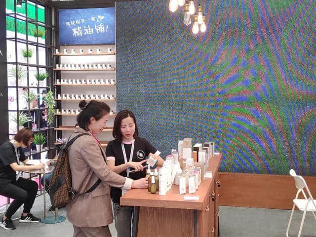 開實(shí)體店太苦？看看這個你就懂了
