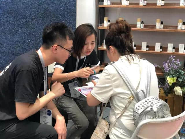 開實(shí)體店太苦？看看這個你就懂了