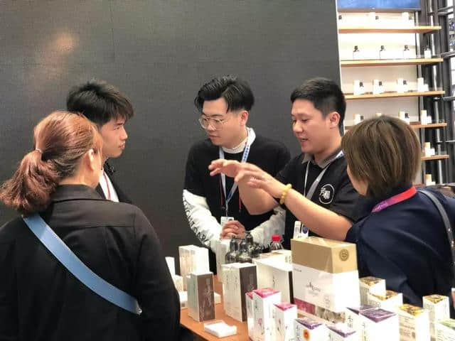 開實(shí)體店太苦？看看這個你就懂了
