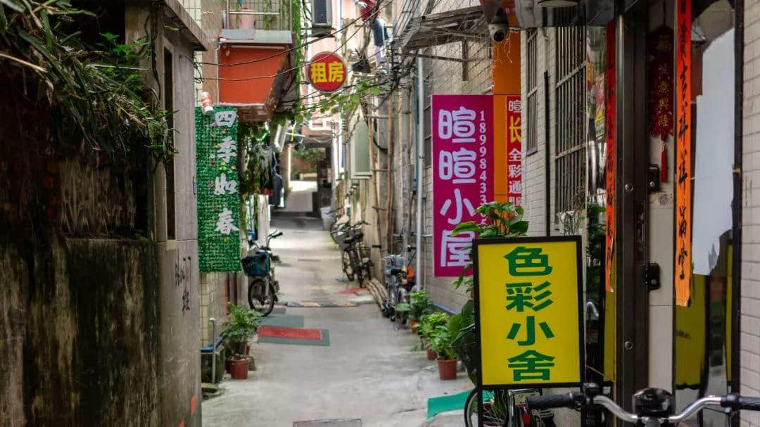 你在天河的市中心紙醉金迷，我在北亭的宵夜攤爛醉如泥