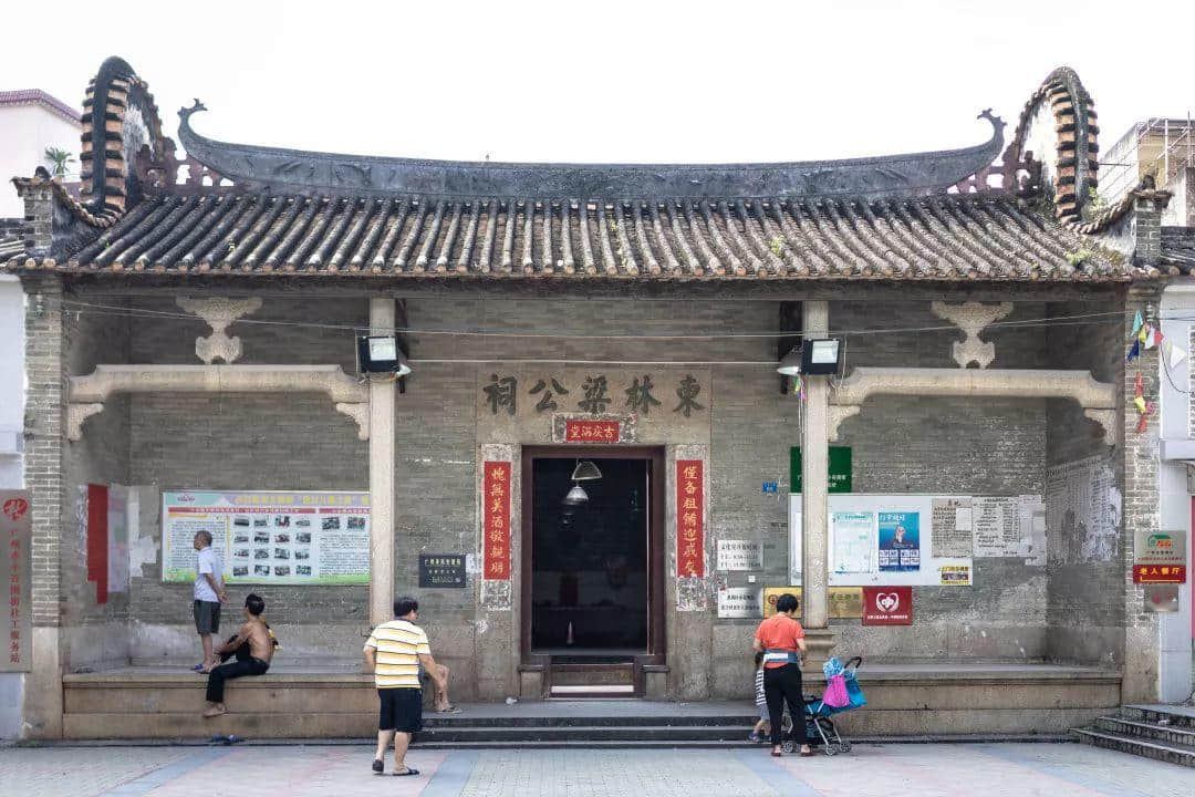 你在天河的市中心紙醉金迷，我在北亭的宵夜攤爛醉如泥