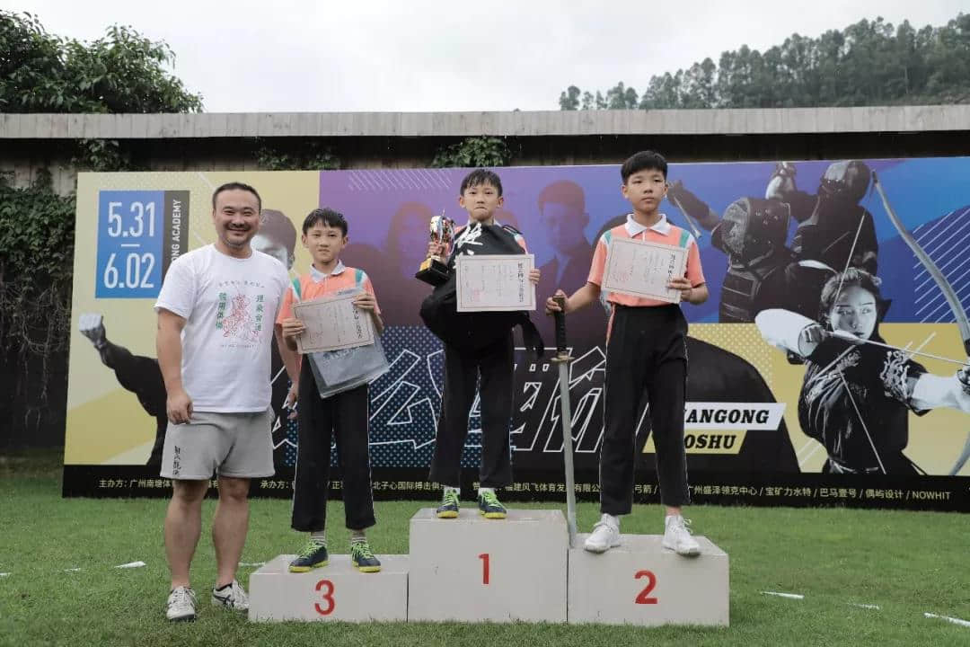 短兵項(xiàng)目青少年組中級(jí)組淘汰賽前三