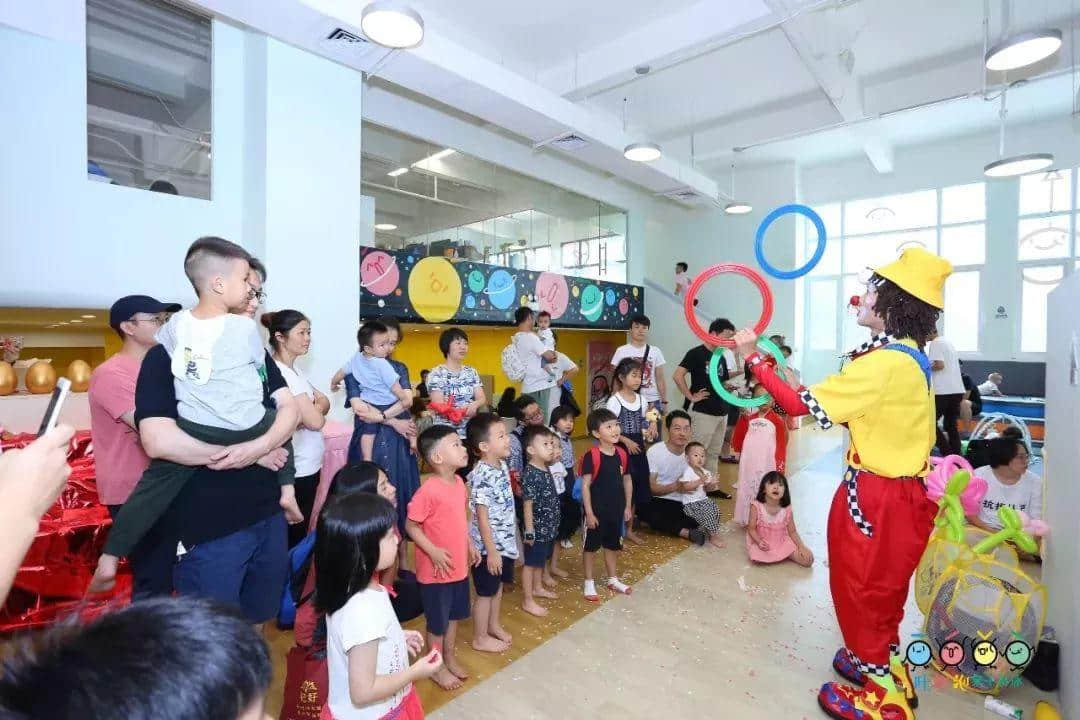 “感恩?臻愛(ài)?成長(zhǎng)——兩店同慶 感恩遇見(jiàn)” 暨吐泡泡親子游泳俱樂(lè)部番禺店周年慶