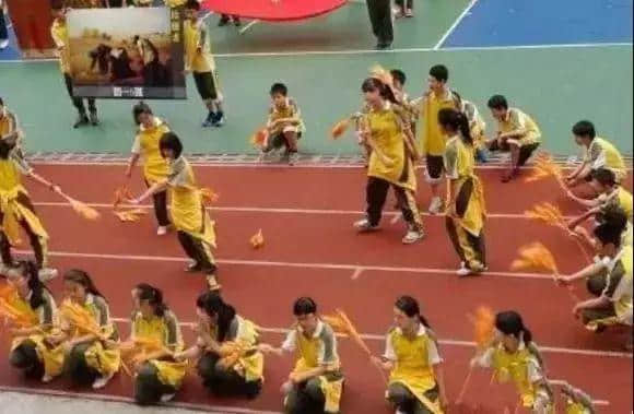 高中校服，最潮的運(yùn)動(dòng)服