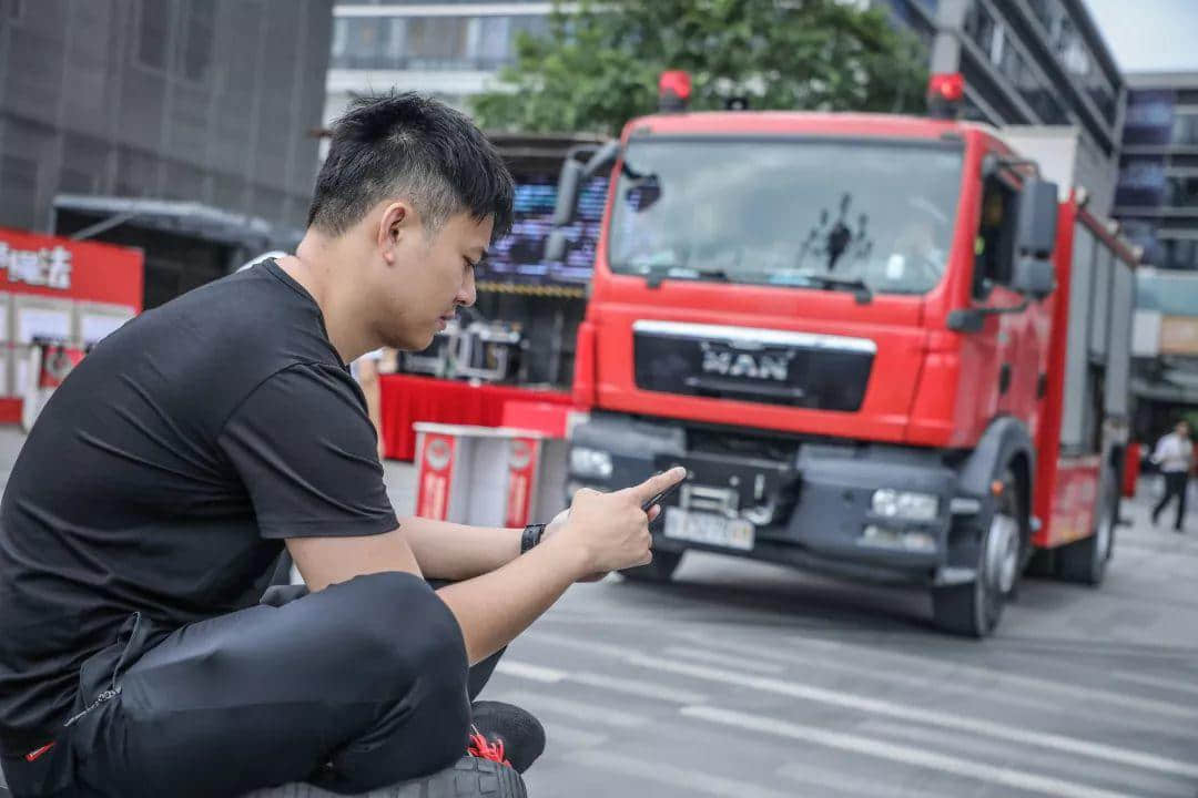 別用生命去交這堂課的學(xué)費(fèi)| 退役消防兵曾庭民與他的小人物樂團(tuán)