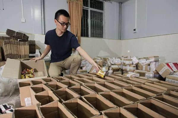 是誰在殺死廣州實體店？