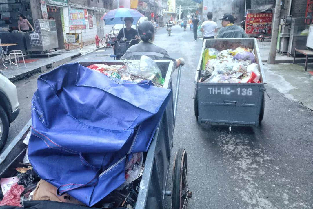 我們走上街頭，體驗了一下廣州的垃圾分類
