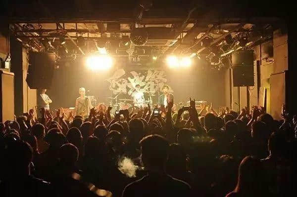 等來夏天的本土livehouse，終究敵不過音樂餐吧