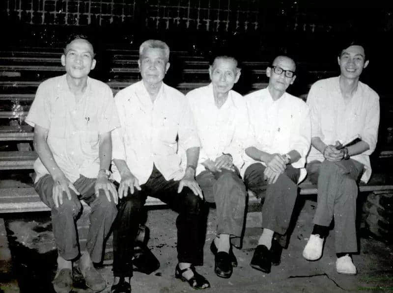 老藝人合影，左起崔大倫、潘耀庭、廖華軒、關(guān)心民、顏志圖