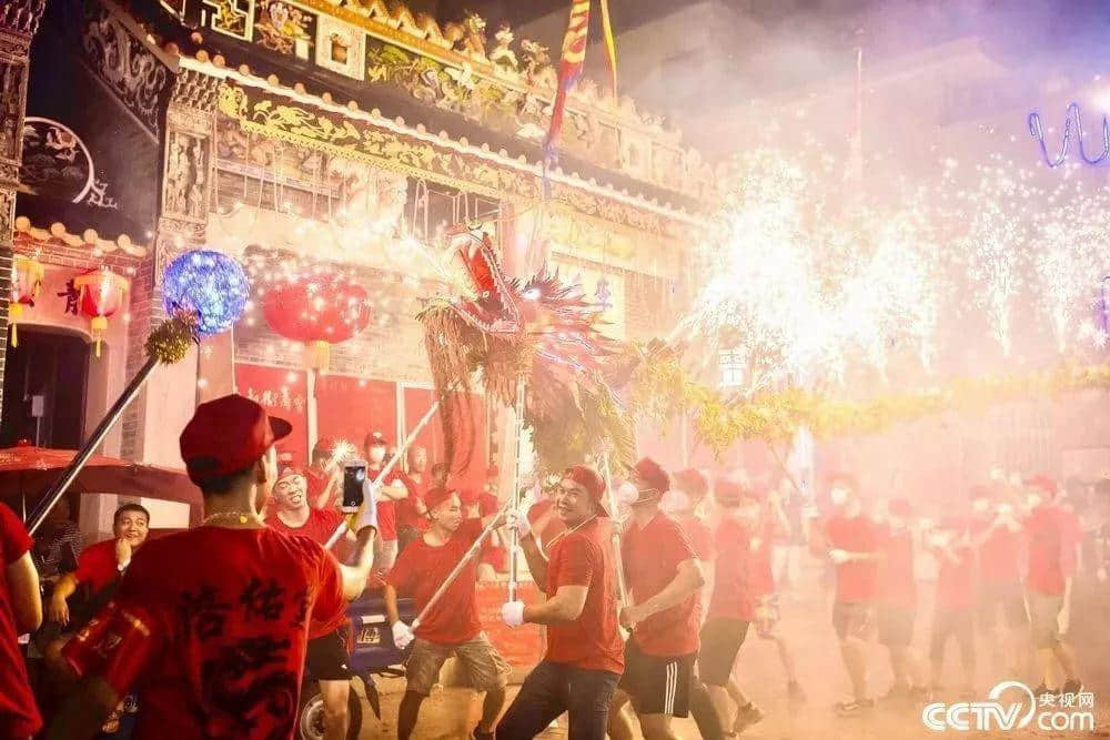 幾多中秋習(xí)俗已經(jīng)凋零，唯獨(dú)廣式月餅不可或缺……