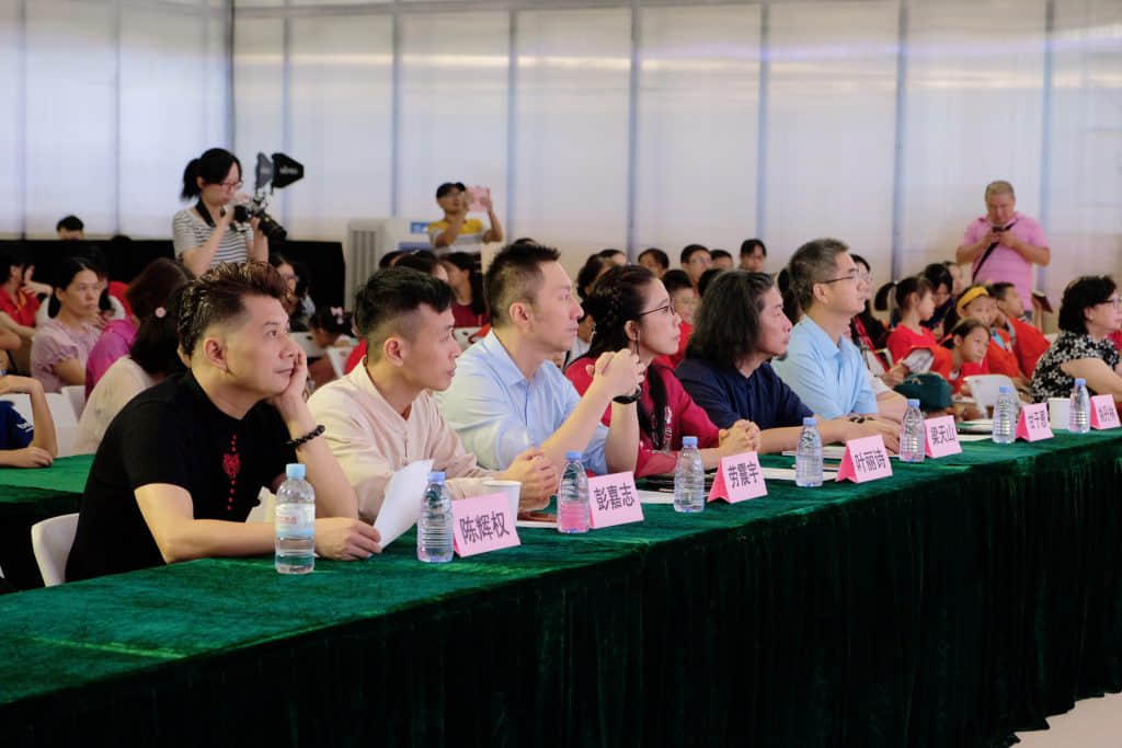 六位作者均分別來自不同領(lǐng)域