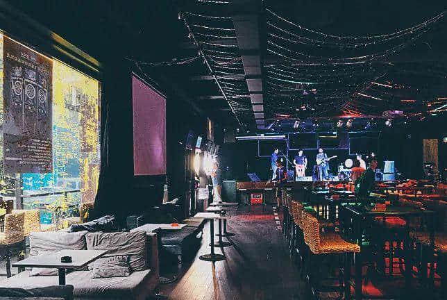 等來夏天的本土livehouse，終究敵不過音樂餐吧