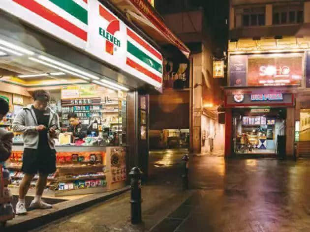 便利店中的廣州人：熱鬧遠去，孤獨來襲