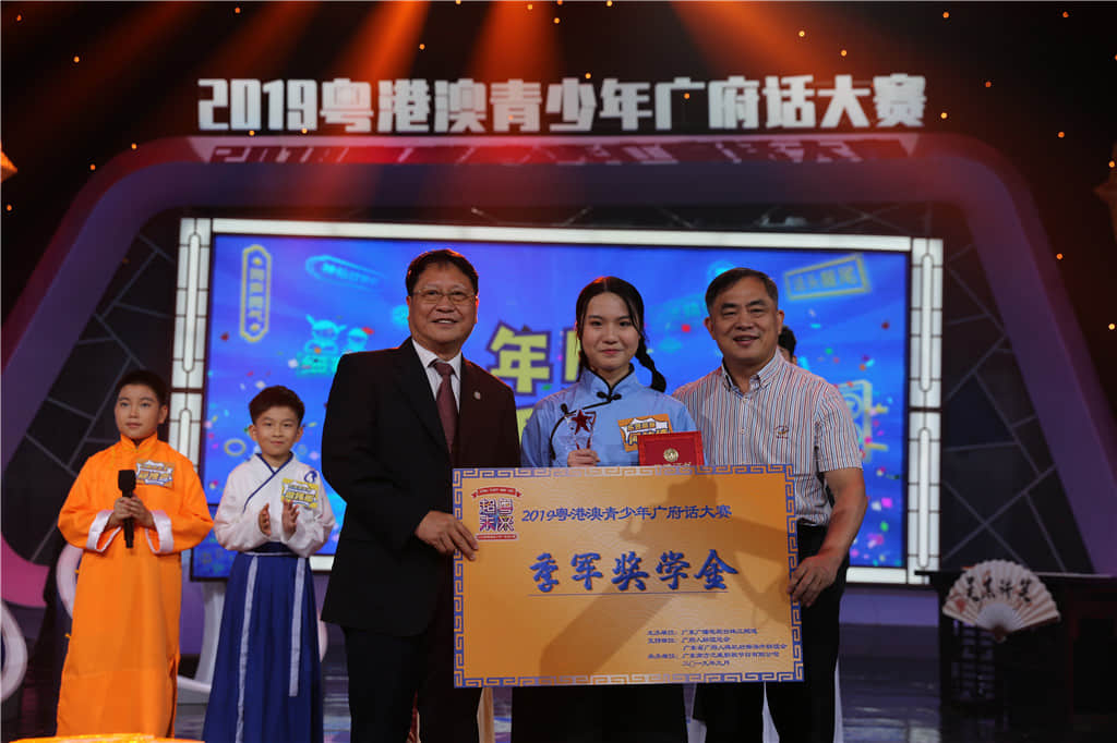 季軍是何詠詩（14歲，<香港>東莞工商總會劉百樂中學(xué)）。