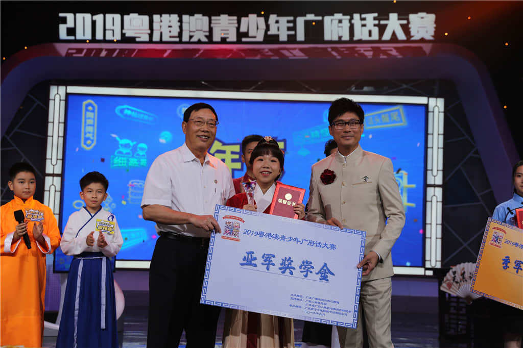 亞軍是黃心悅（13歲，廣州市知用中學(xué)）