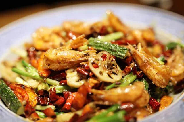 【欣知食】︱酸菜、紅椒與鱸魚的《三國(guó)演義》