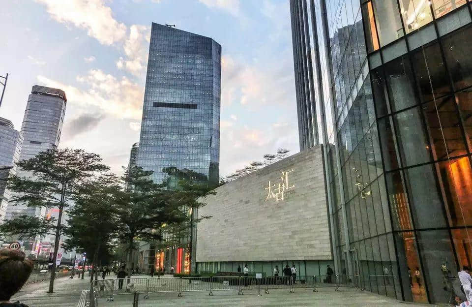 都說廣州務實，為何奢侈品店越開越多？